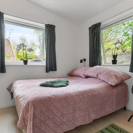 2 Bedroom Gorgeous In Гиллеляйе