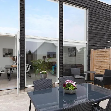 2 Bedroom Gorgeous In Дом отдыха