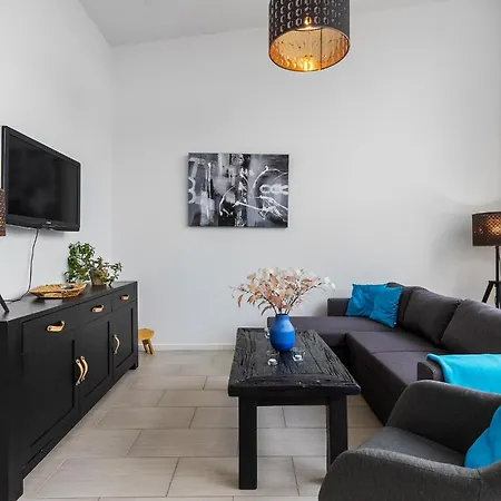 2 Bedroom Gorgeous In *